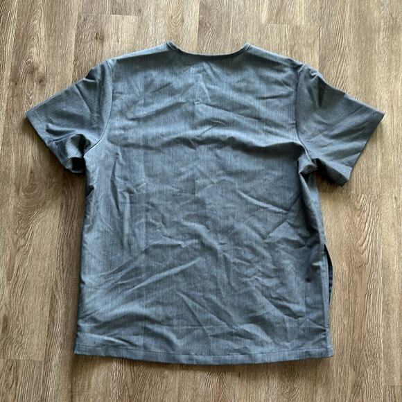 FIGS Chisec Three-Pocket Scrub Top Graphite Size Large Hospital Medical - Picture 5 of 5